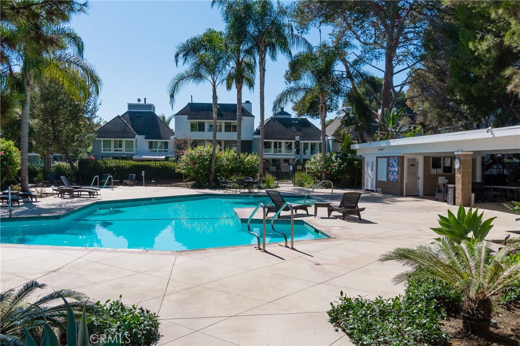 16433 Wimbledon Property Photo 9