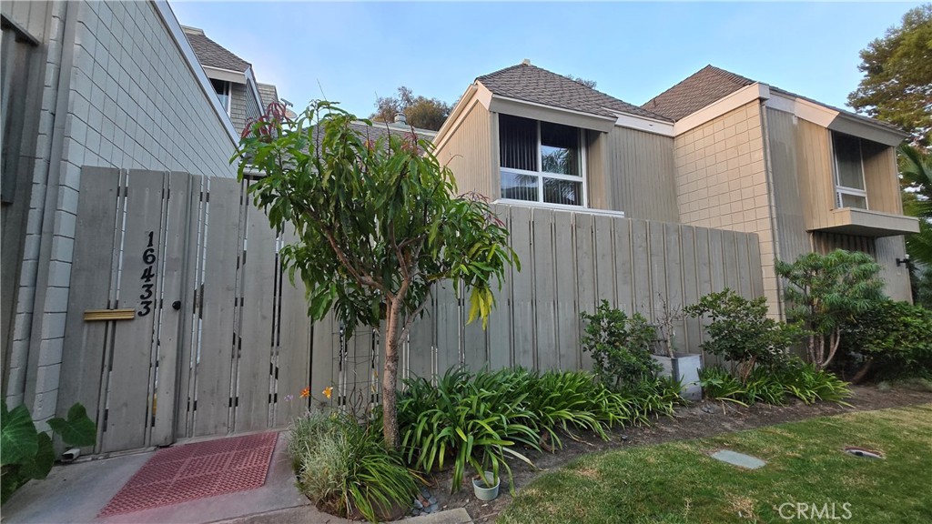 16433 Wimbledon Property Photo 11