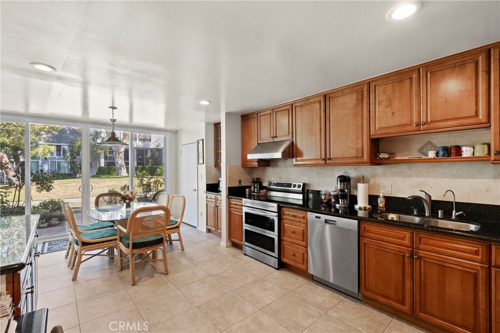 16433 Wimbledon Property Photo 38