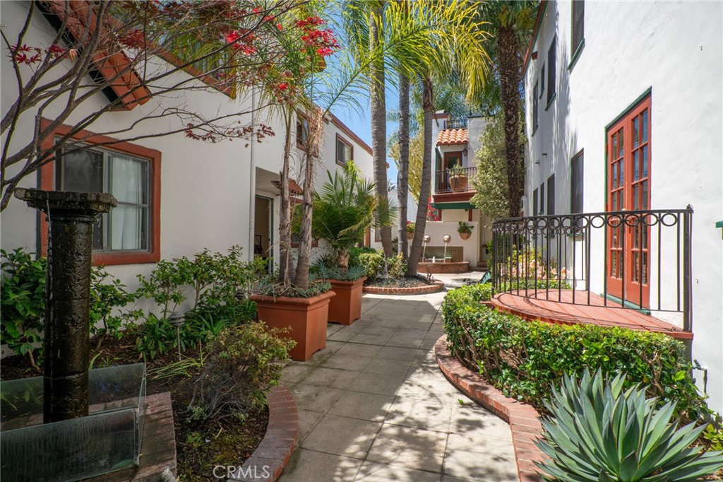 815 Roswell Avenue Property Photo 3