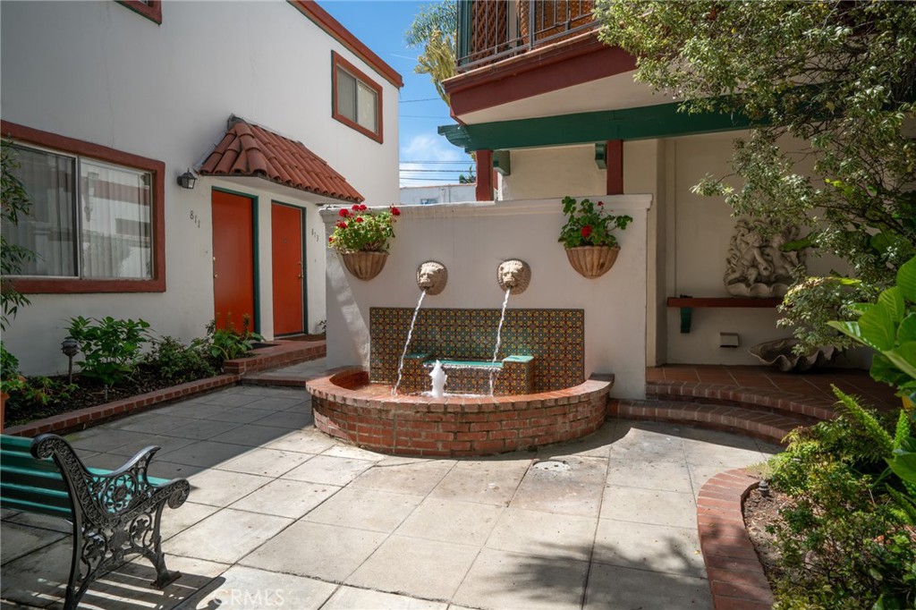 815 Roswell Avenue Property Photo 4