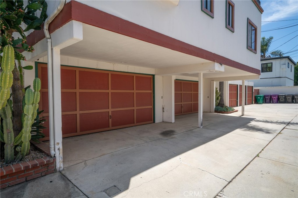 815 Roswell Avenue Property Photo 8