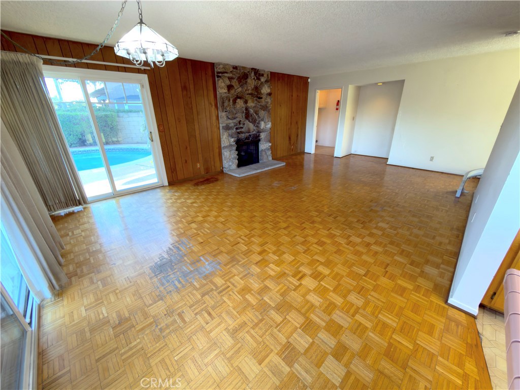 16452 Whittier Lane Property Photo 7