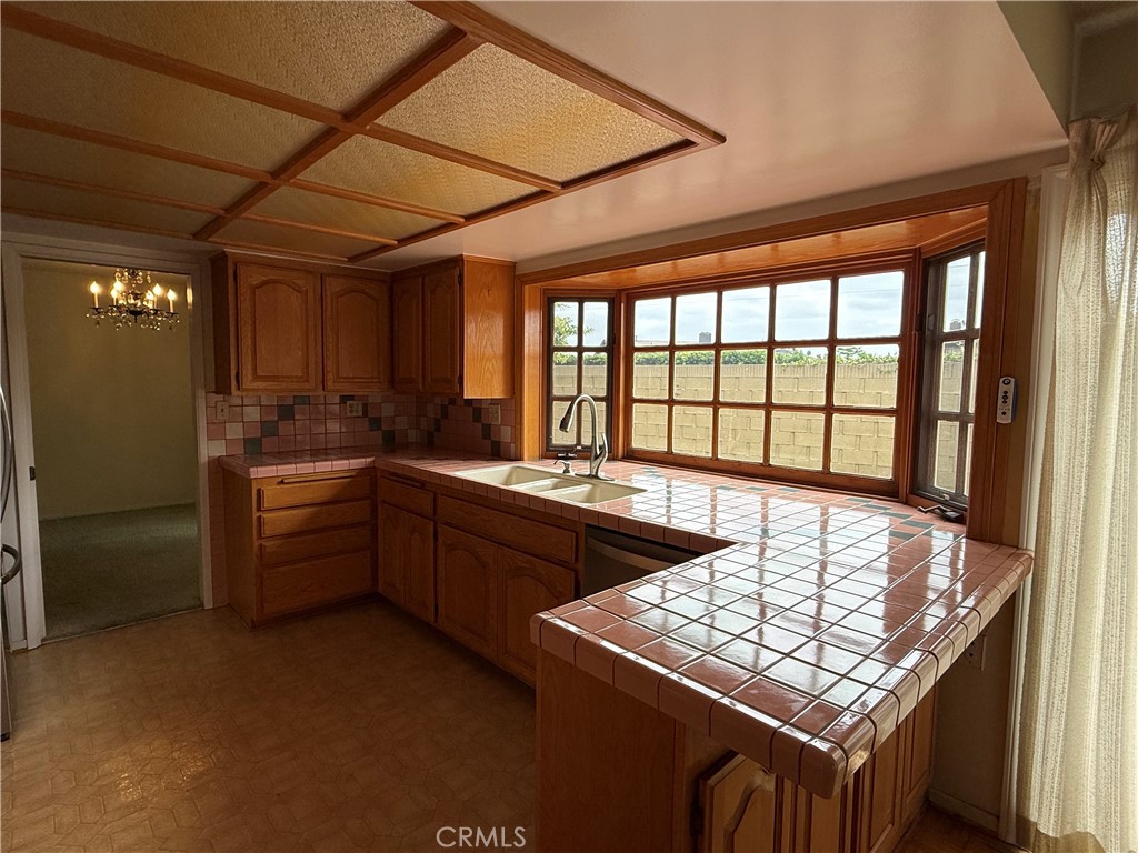 16452 Whittier Lane Property Photo 10