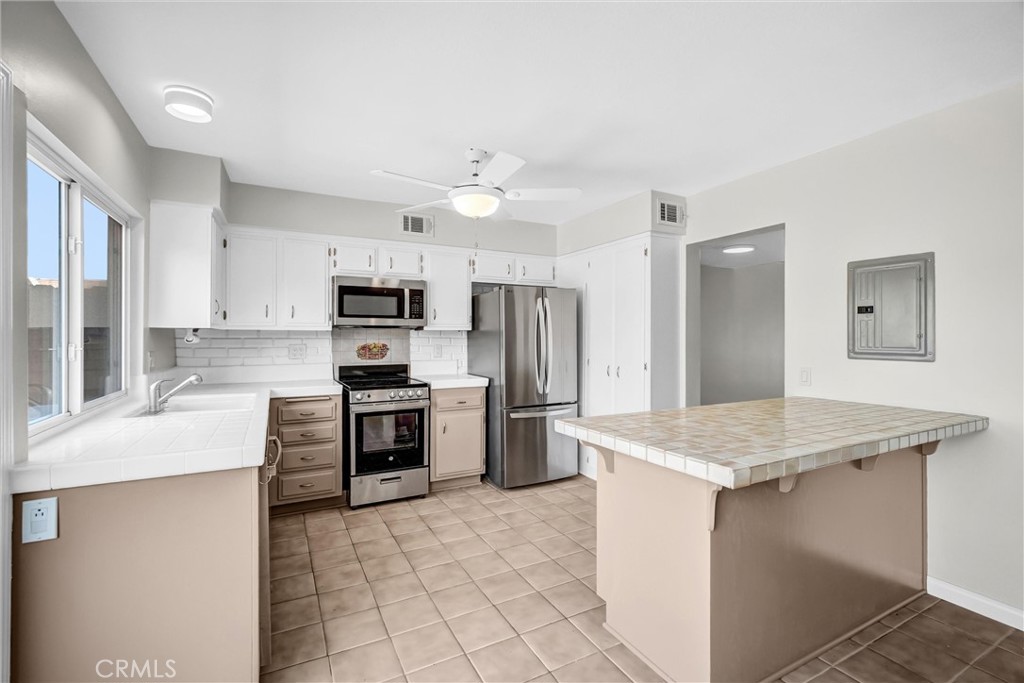 4107 Larwin Avenue Property Photo 11