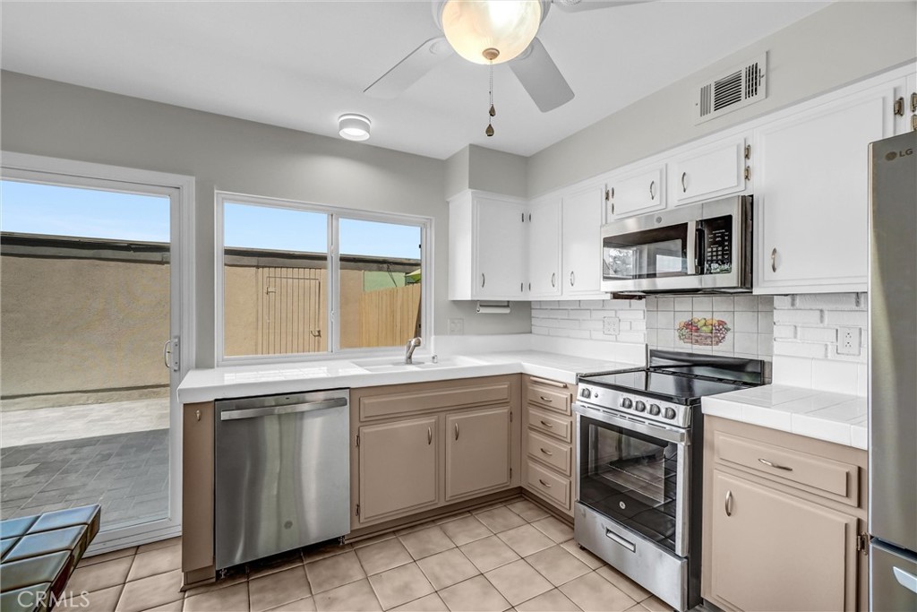 4107 Larwin Avenue Property Photo 12