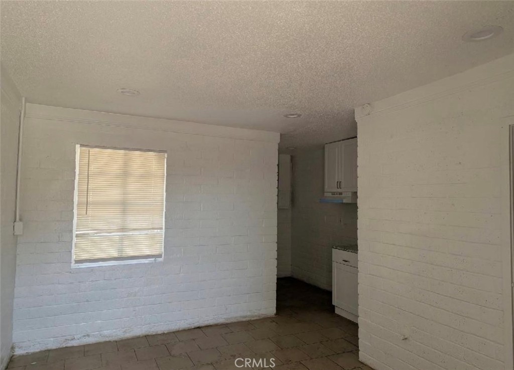 12041 Sierra Property Photo 4