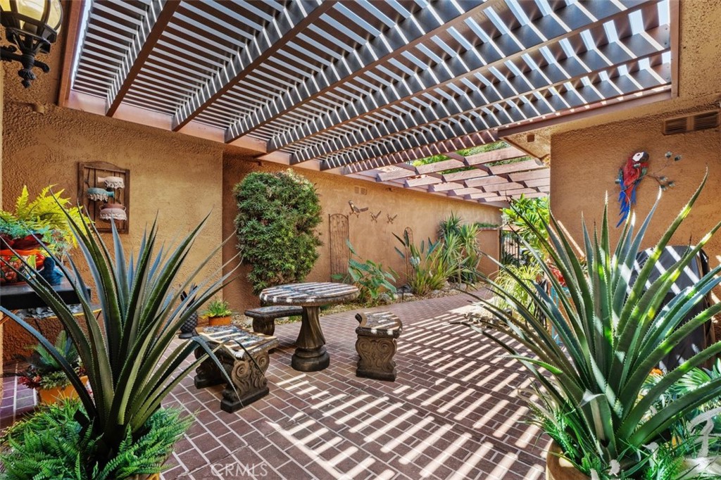 92 La Cerra Property Photo 8
