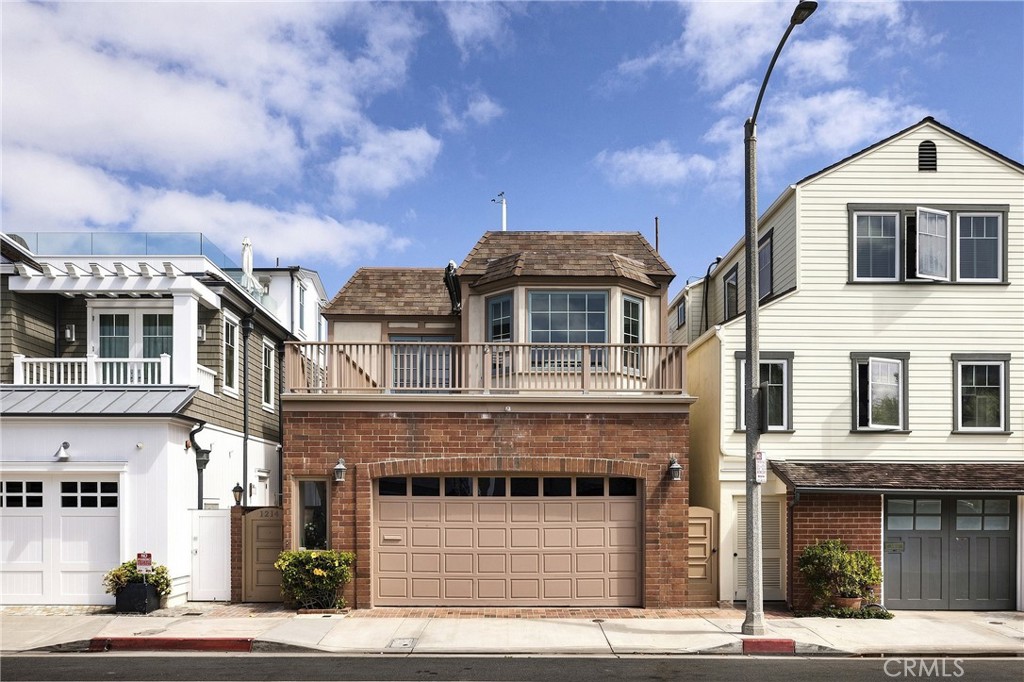 1214 E Balboa Boulevard Property Photo 4