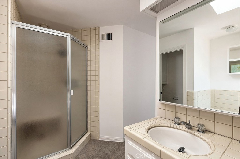 1214 E Balboa Boulevard Property Photo 25