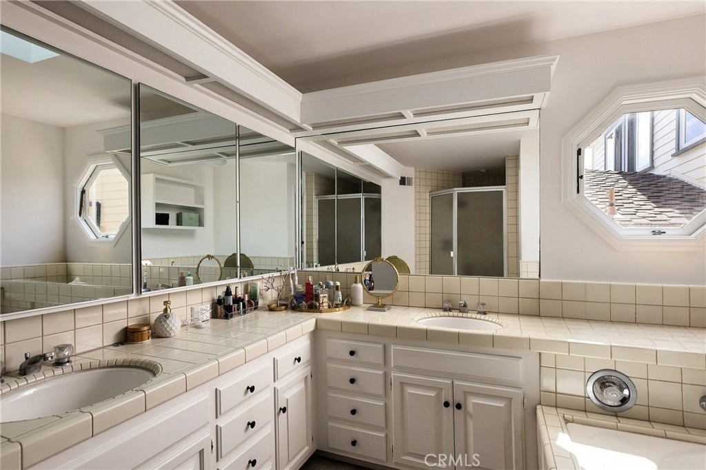 1214 E Balboa Boulevard Property Photo 26