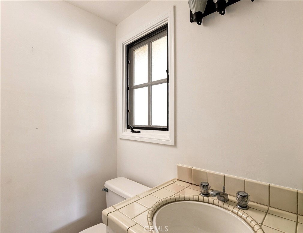 1214 E Balboa Boulevard Property Photo 39