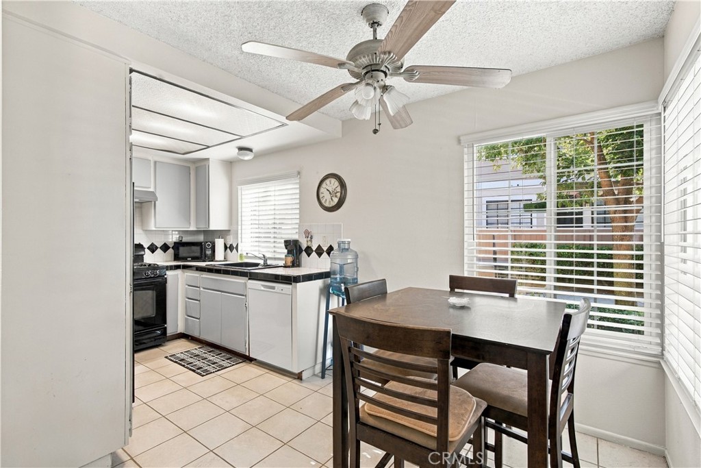 1505 S Raitt Street 97 Property Photo 5