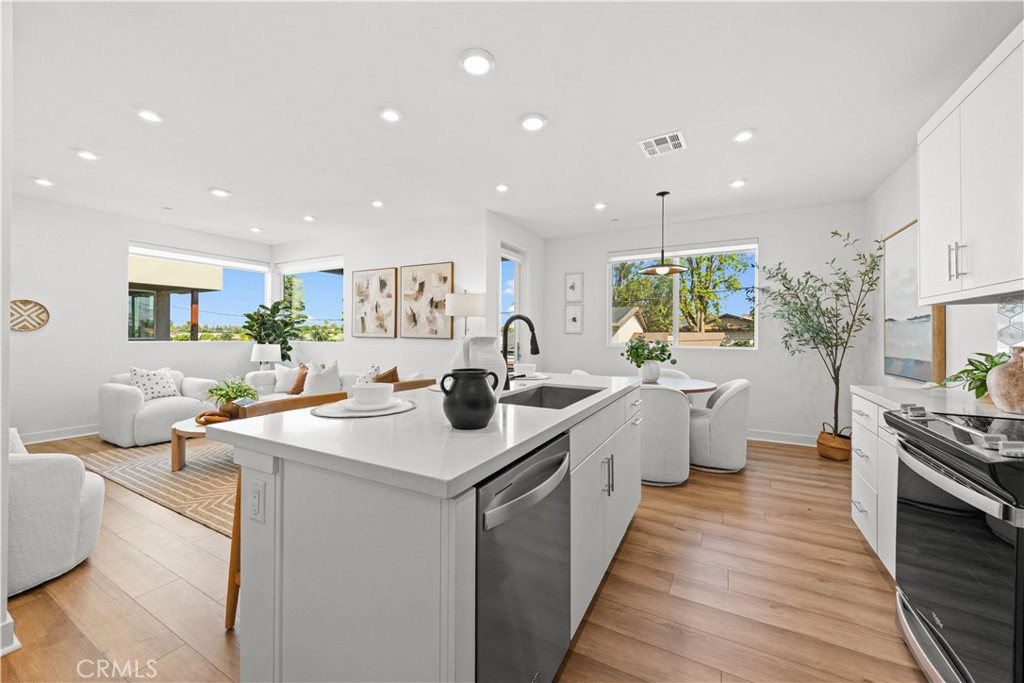 603 S Lyon Property Photo 4