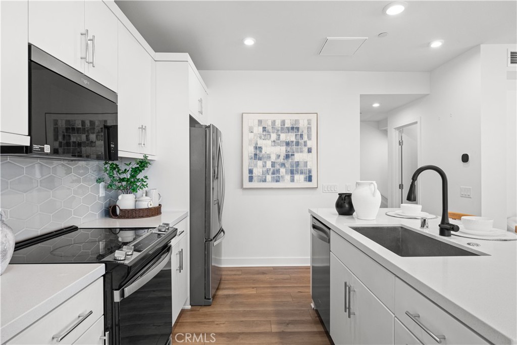 603 S Lyon Property Photo 8