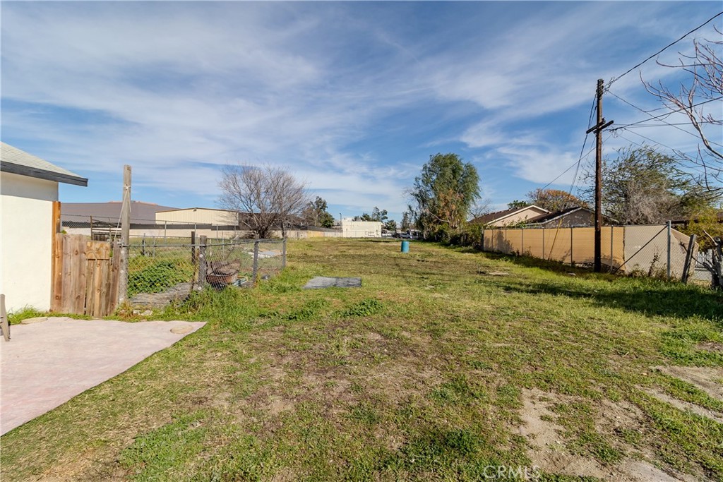 9023 Olive Property Photo 4