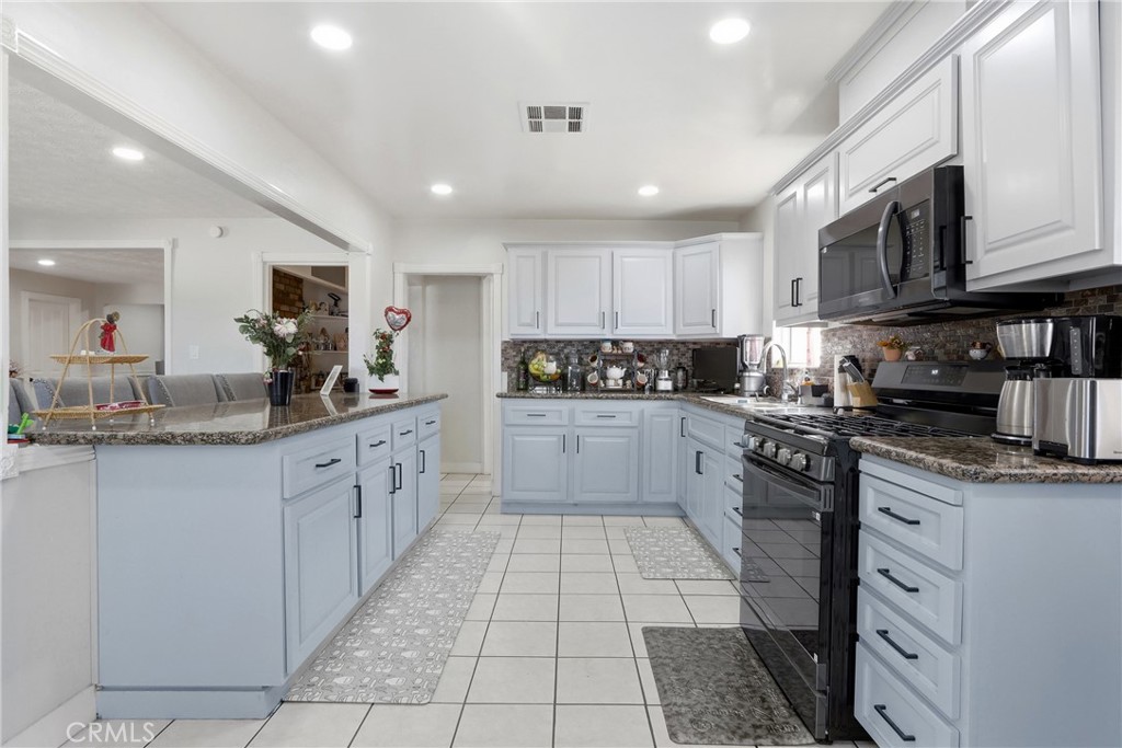 9257 Palmetto Property Photo 6