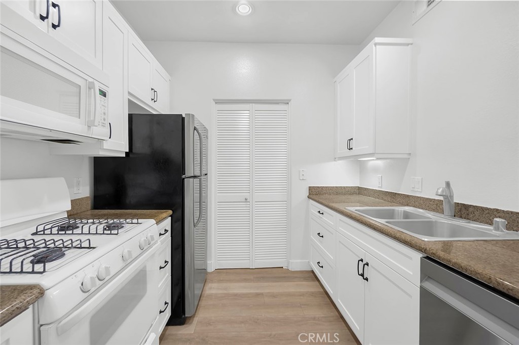 2120 Watermarke Property Photo 3