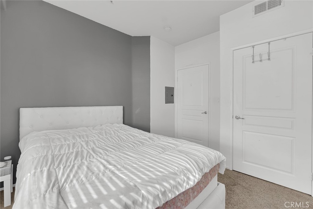 2120 Watermarke Property Photo 14