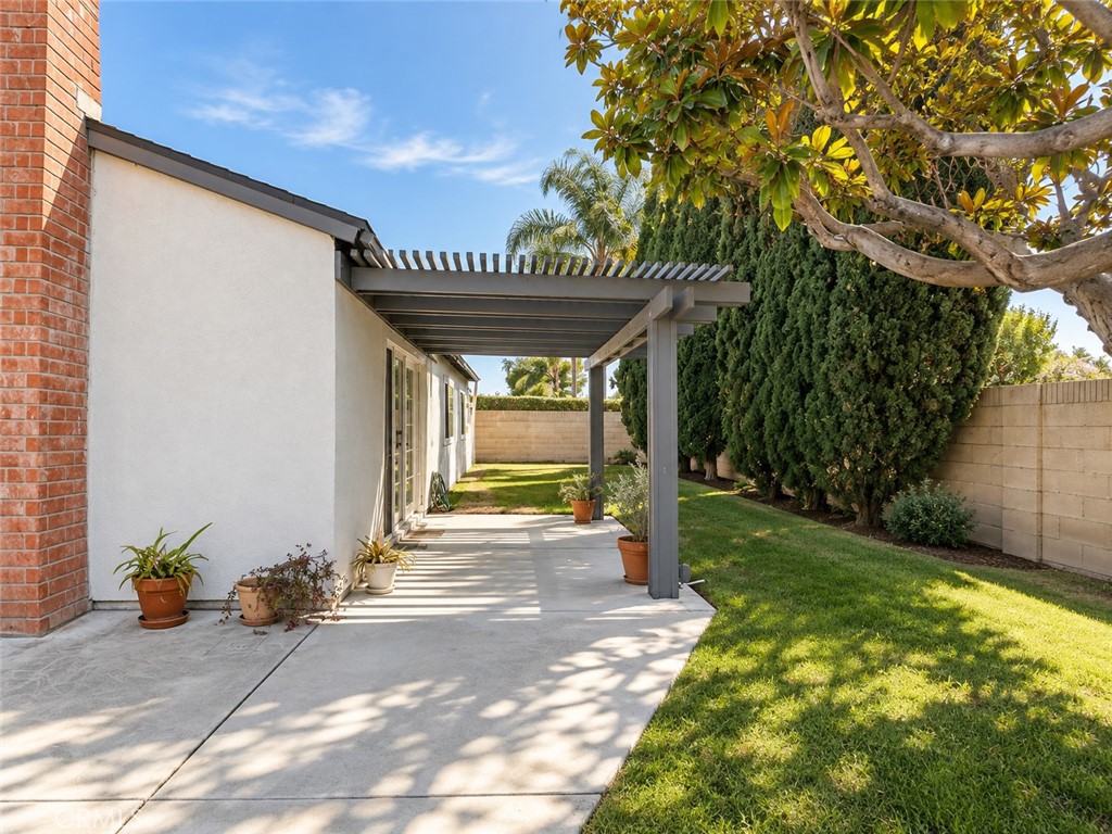 18637 San Antonio Street Property Photo 4