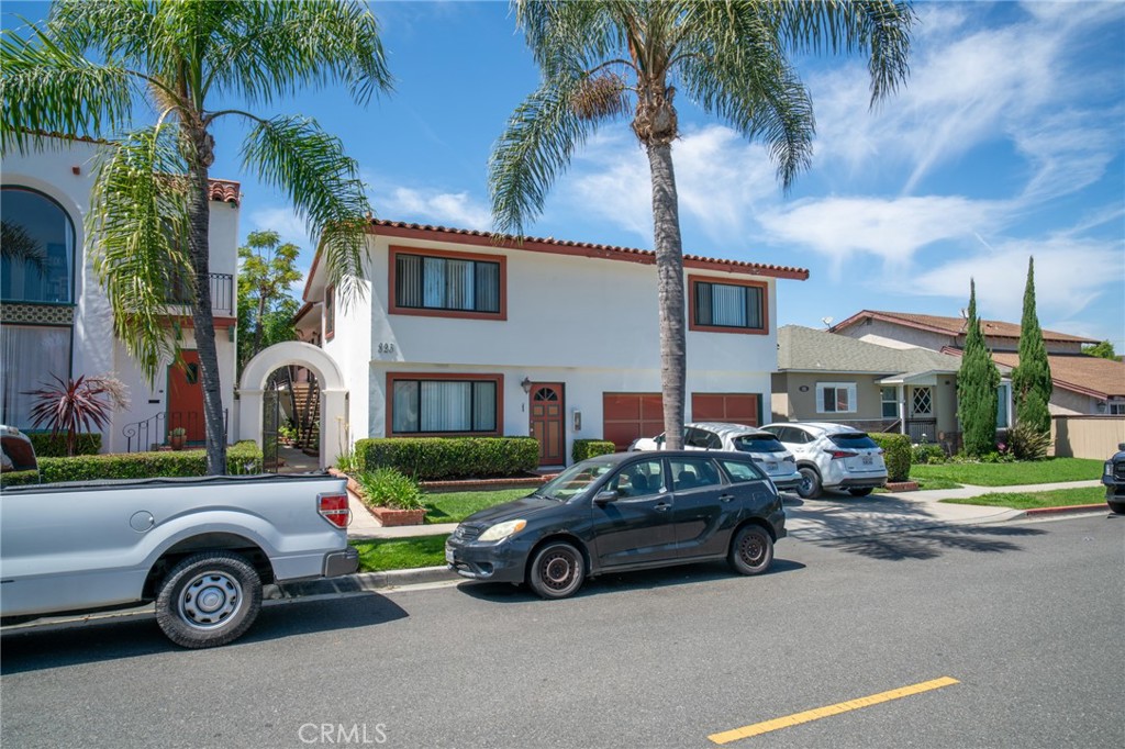 825 Roswell Avenue Property Photo 3