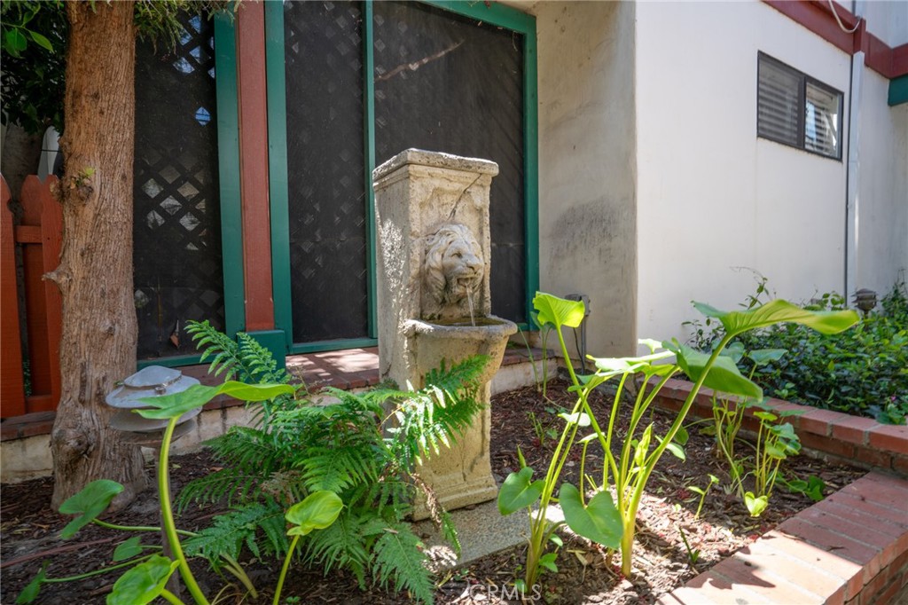 825 Roswell Avenue Property Photo 8