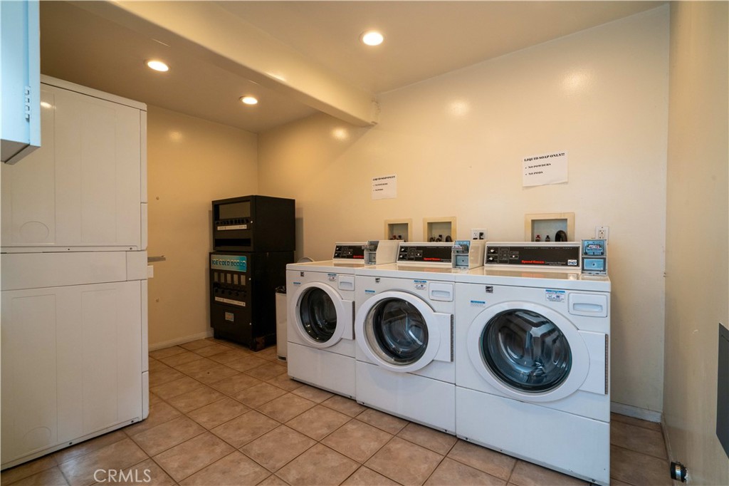 825 Roswell Avenue Property Photo 12