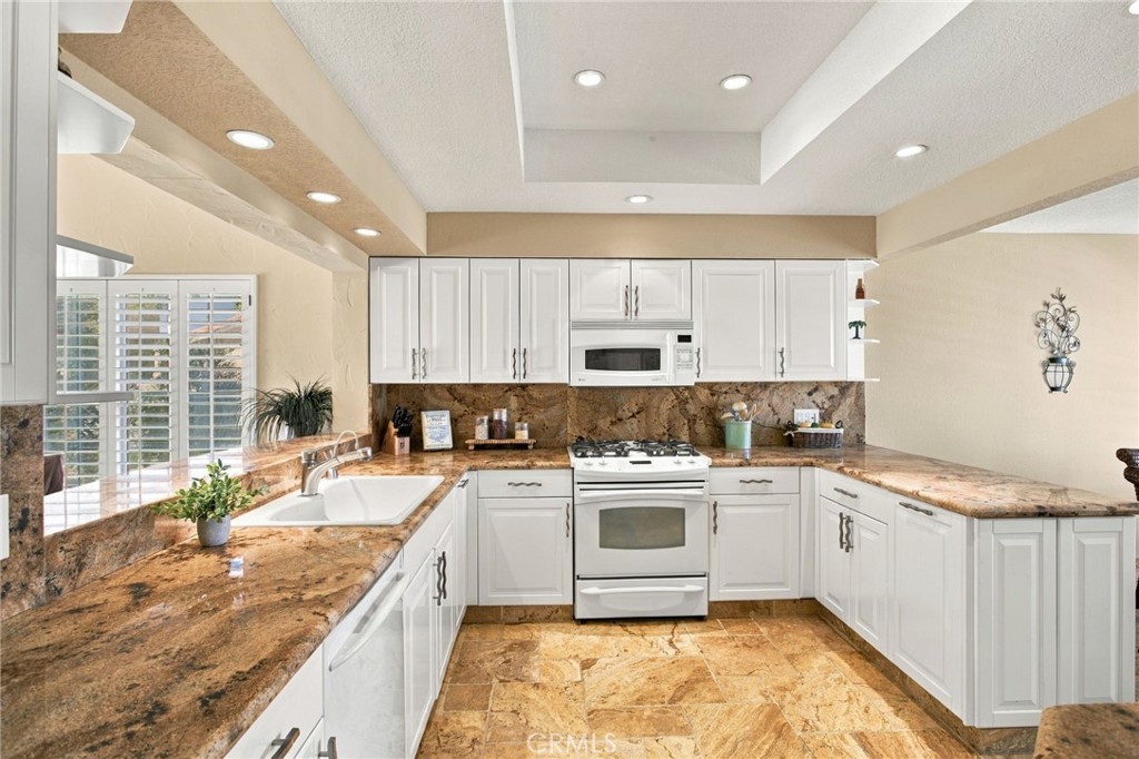 684 Vista Lago Circle N Property Photo 1