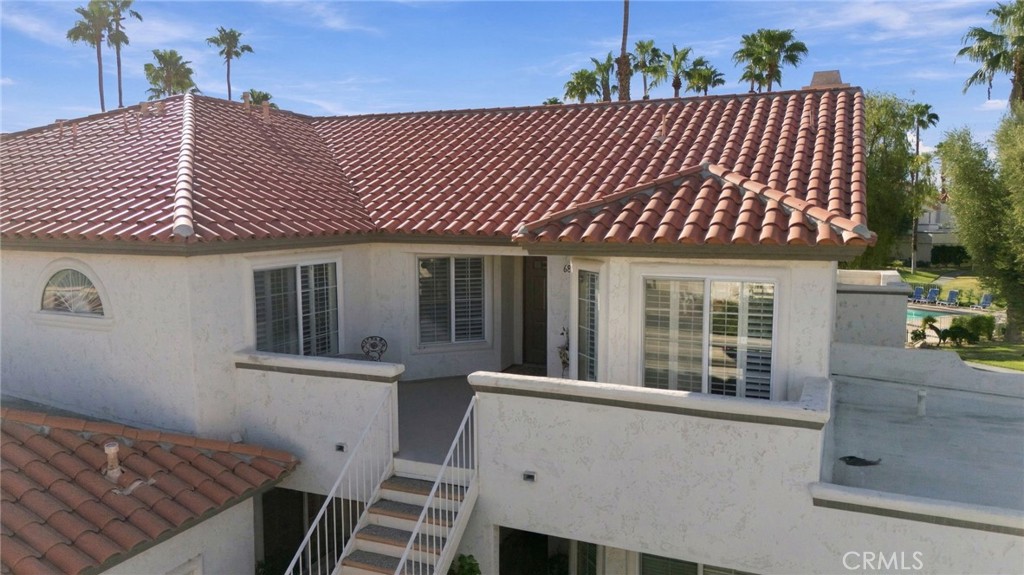 684 Vista Lago Circle N Property Photo 3