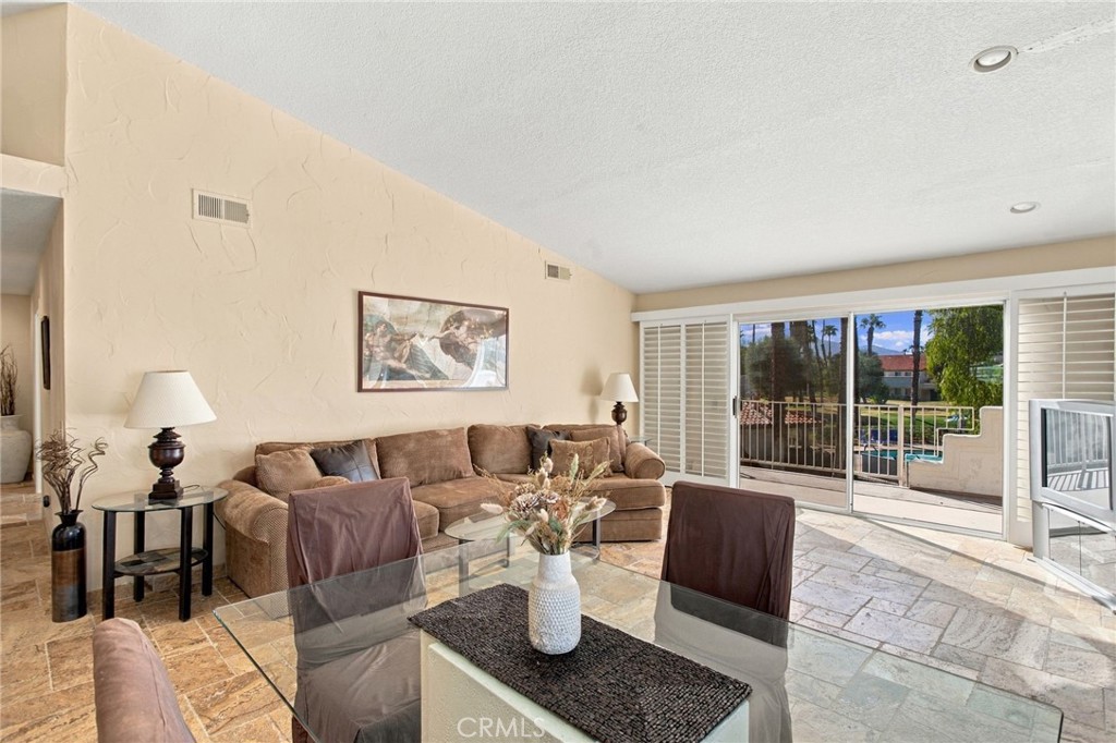 684 Vista Lago Circle N Property Photo 11