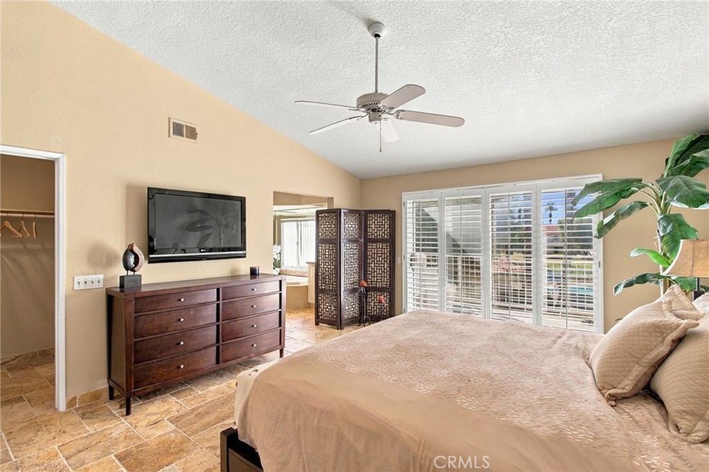 684 Vista Lago Circle N Property Photo 17