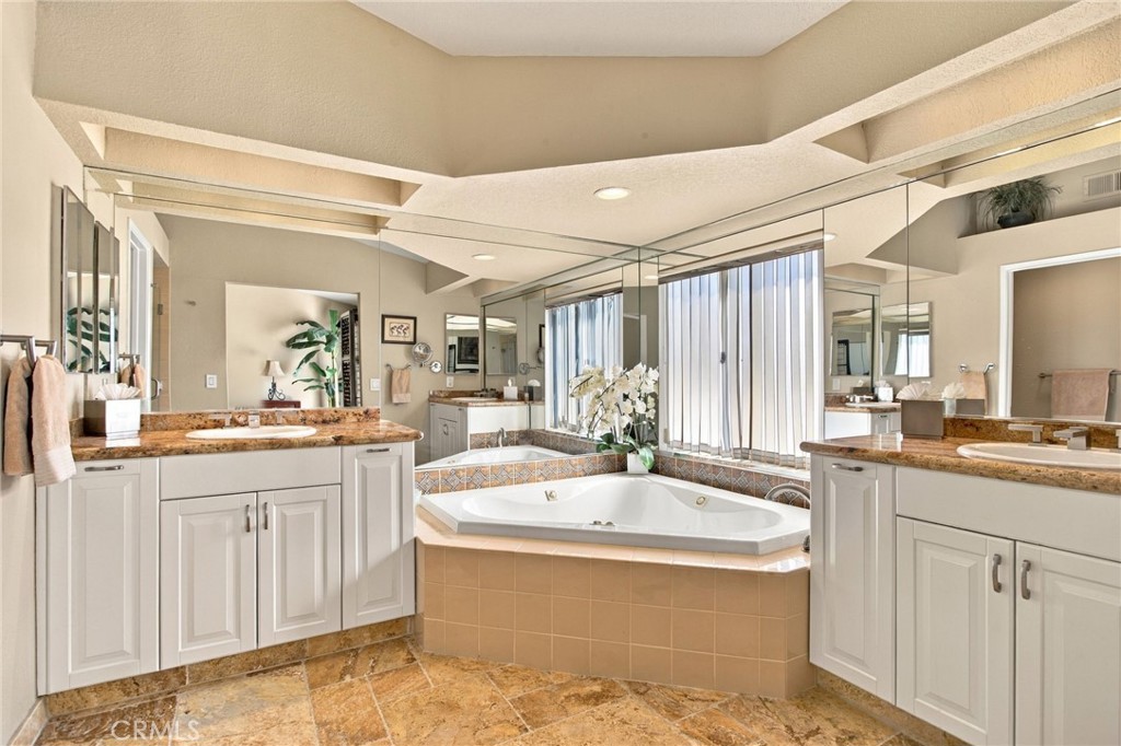 684 Vista Lago Circle N Property Photo 20