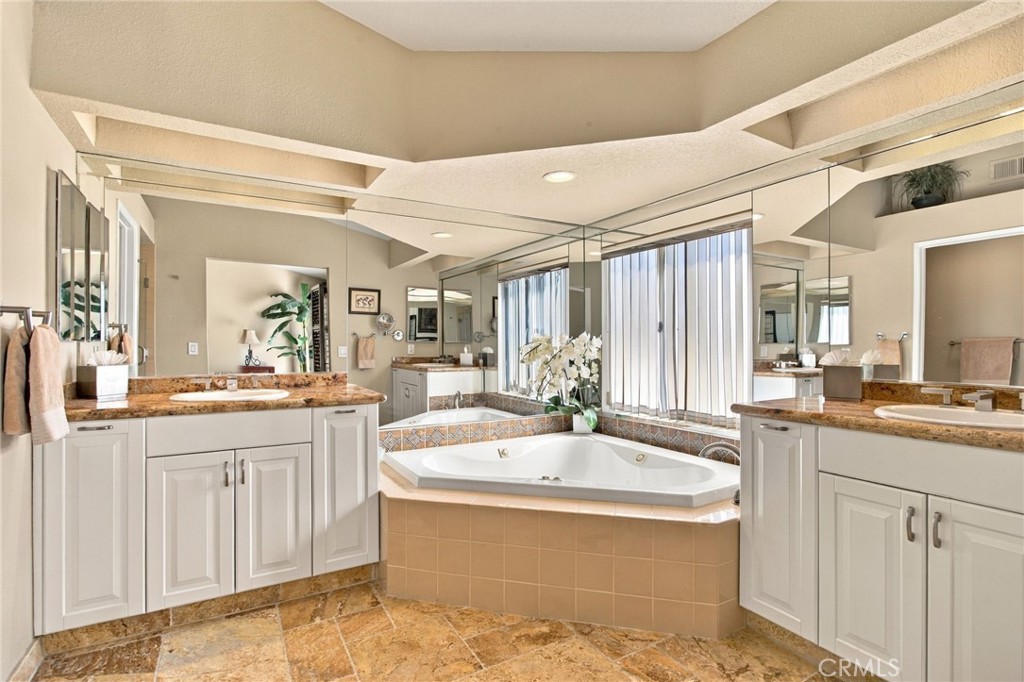 684 Vista Lago Circle N Property Photo 20