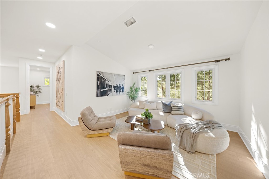 119 Gardenview Property Photo 17