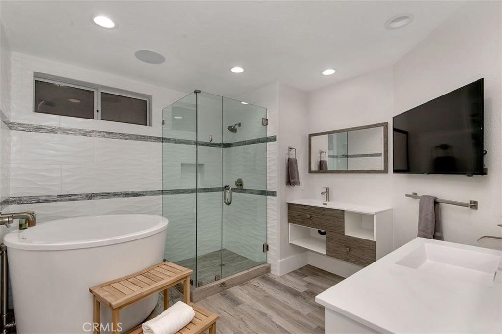 900 Pacific Coast Property Photo 14