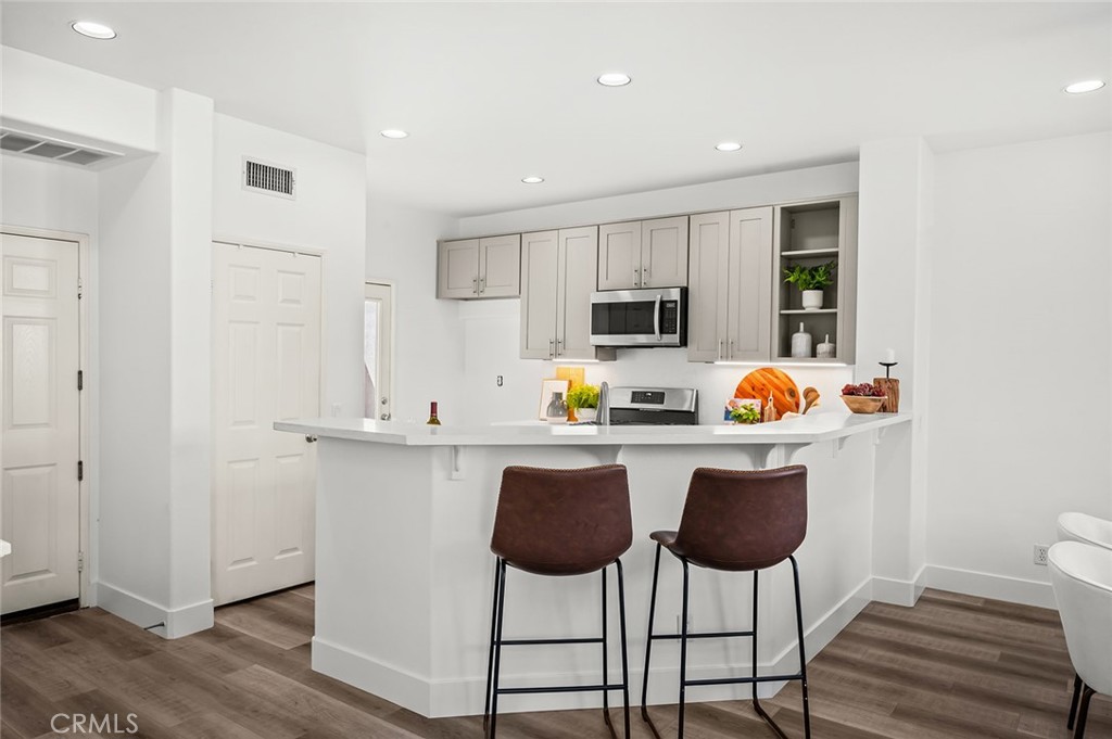 19 Picket Property Photo 4