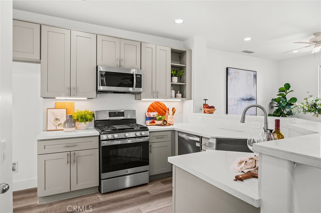 19 Picket Property Photo 5