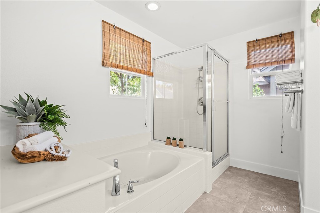 19 Picket Property Photo 13