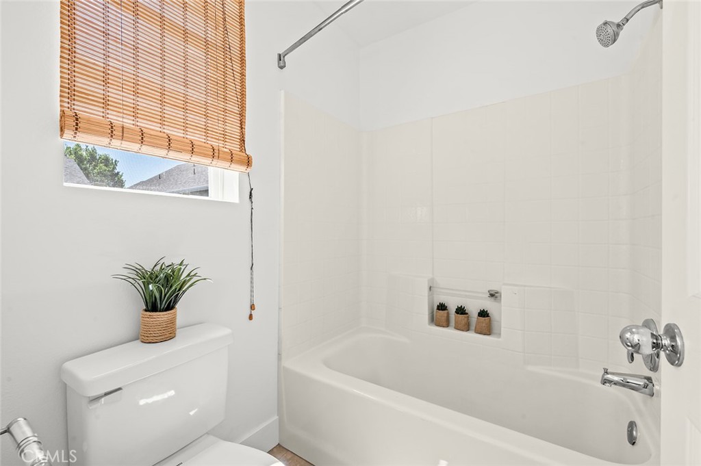 19 Picket Property Photo 18