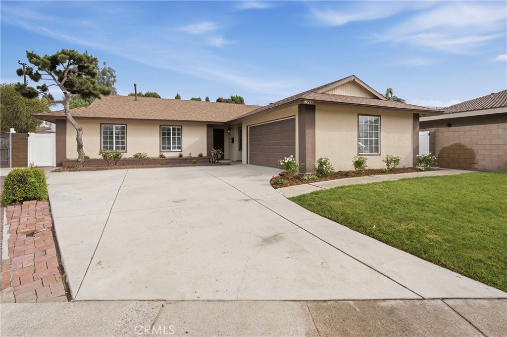 9657 Lark Circle Property Photo 1