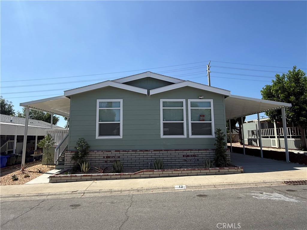 929 E Foothill Boulevard 13 Property Photo 1