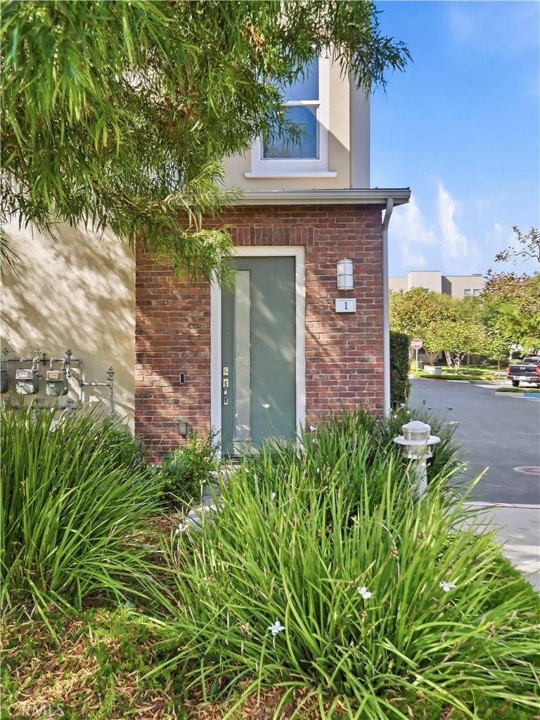 1 Vantis Drive Property Photo 2