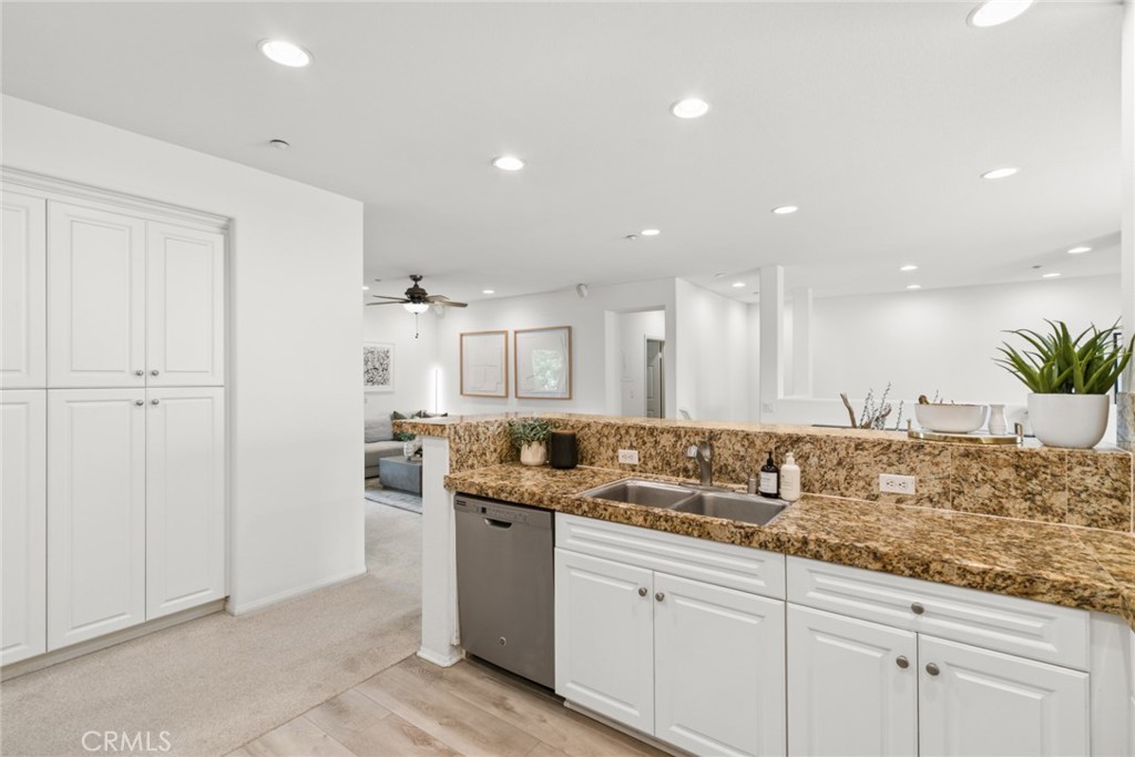 51 Regal Property Photo 18