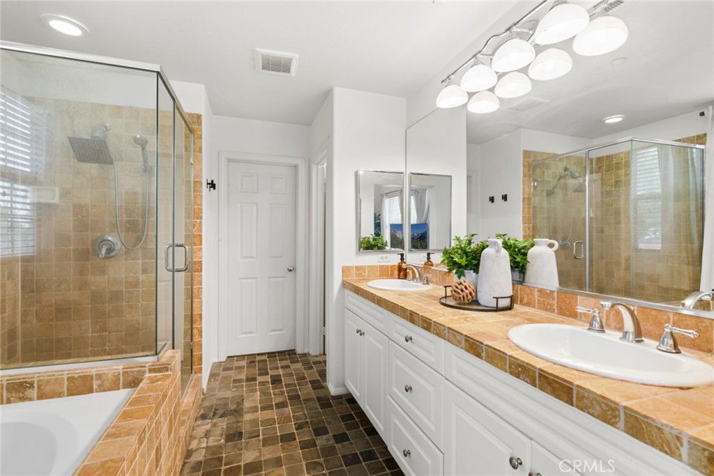 51 Regal Property Photo 22