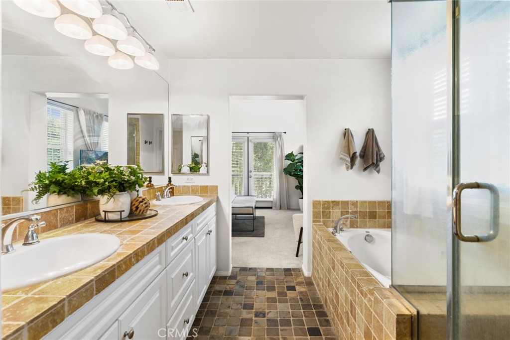 51 Regal Property Photo 23