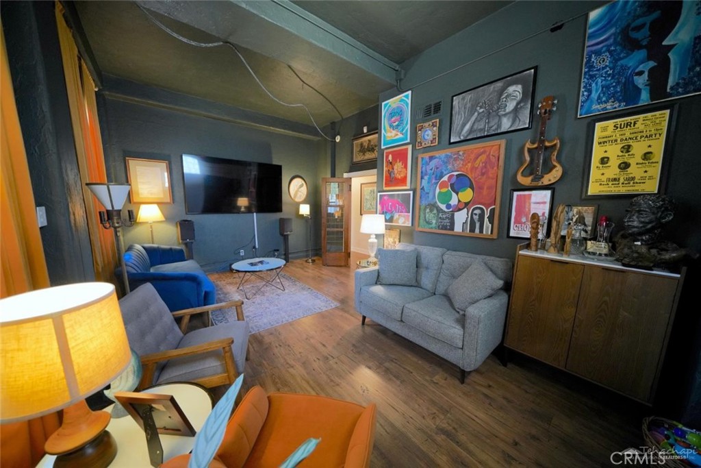 112 S Curry Property Photo 4