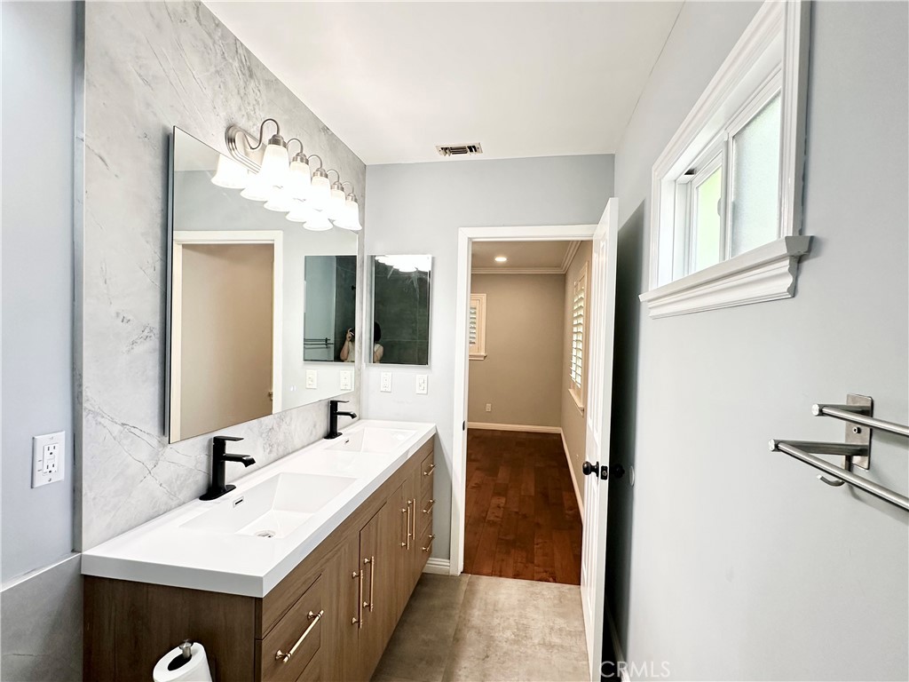2649 N Parish Property Photo 21