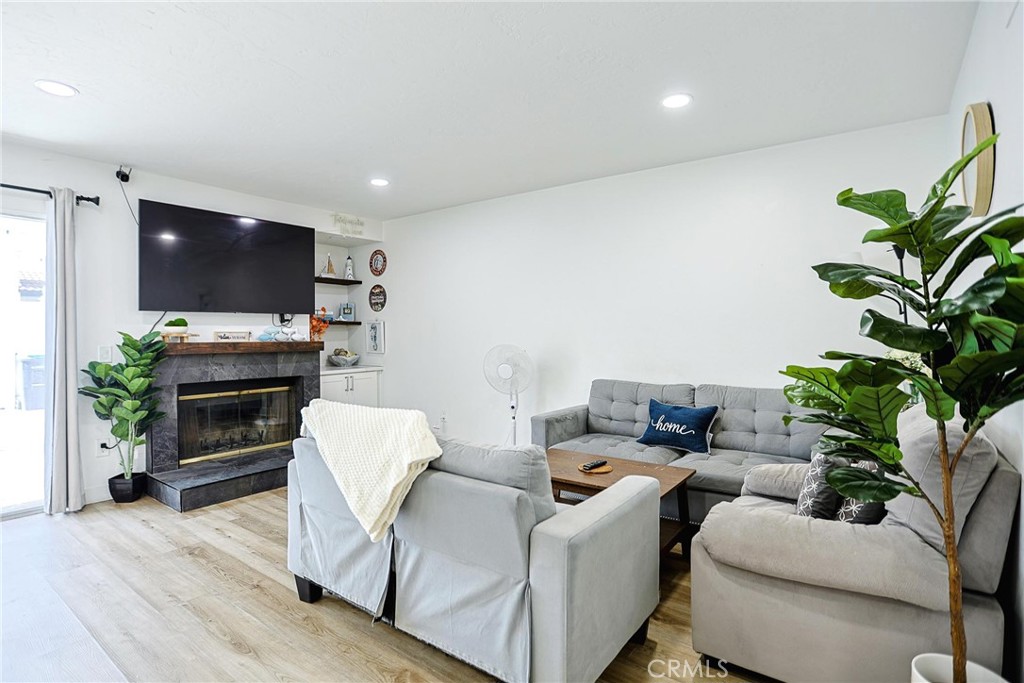 1078 Border Property Photo 3