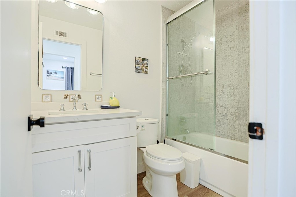1078 Border Property Photo 7