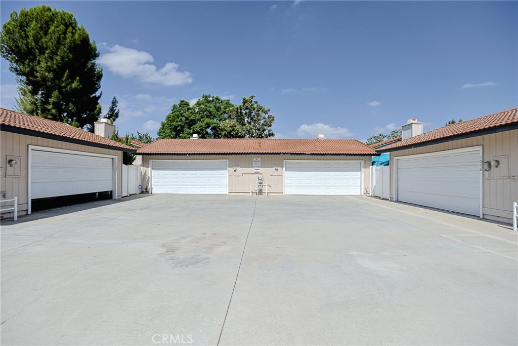 1078 Border Property Photo 13